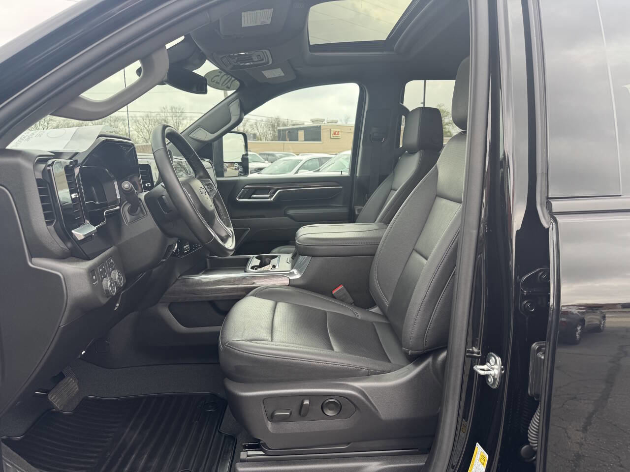 Used 2025 Chevrolet Silverado 2500 LTZ w/ Trail Boss Package image 8