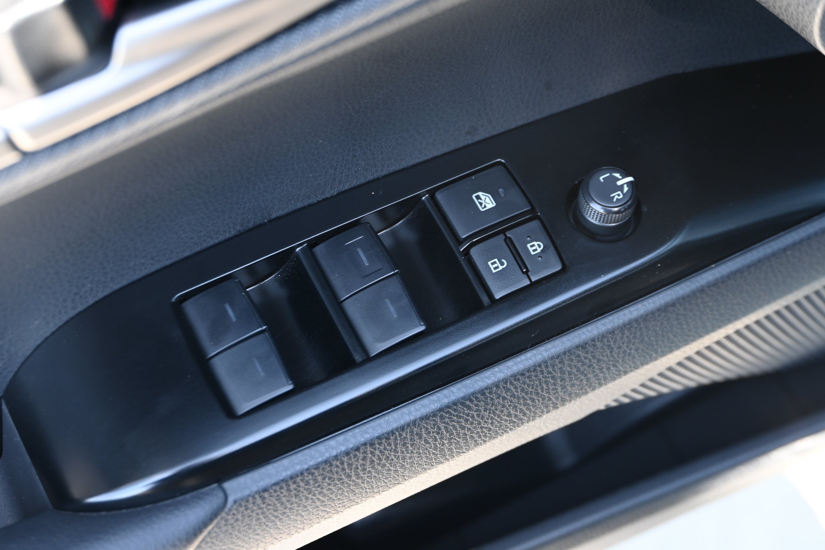 Used 2025 Toyota Camry SE w/ Convenience Package FWD image 28