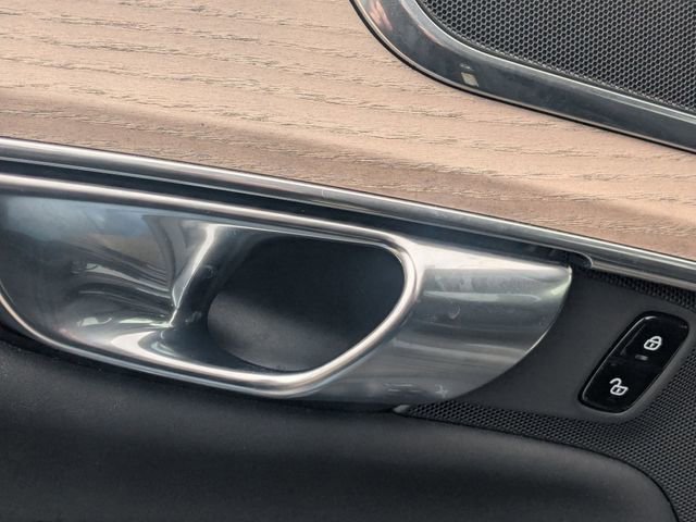 Used 2025 Volvo XC90 B6 Plus image 13