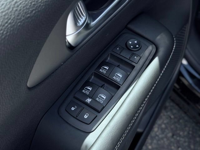 New 2027 Chrysler Pacifica Select FWD image 15
