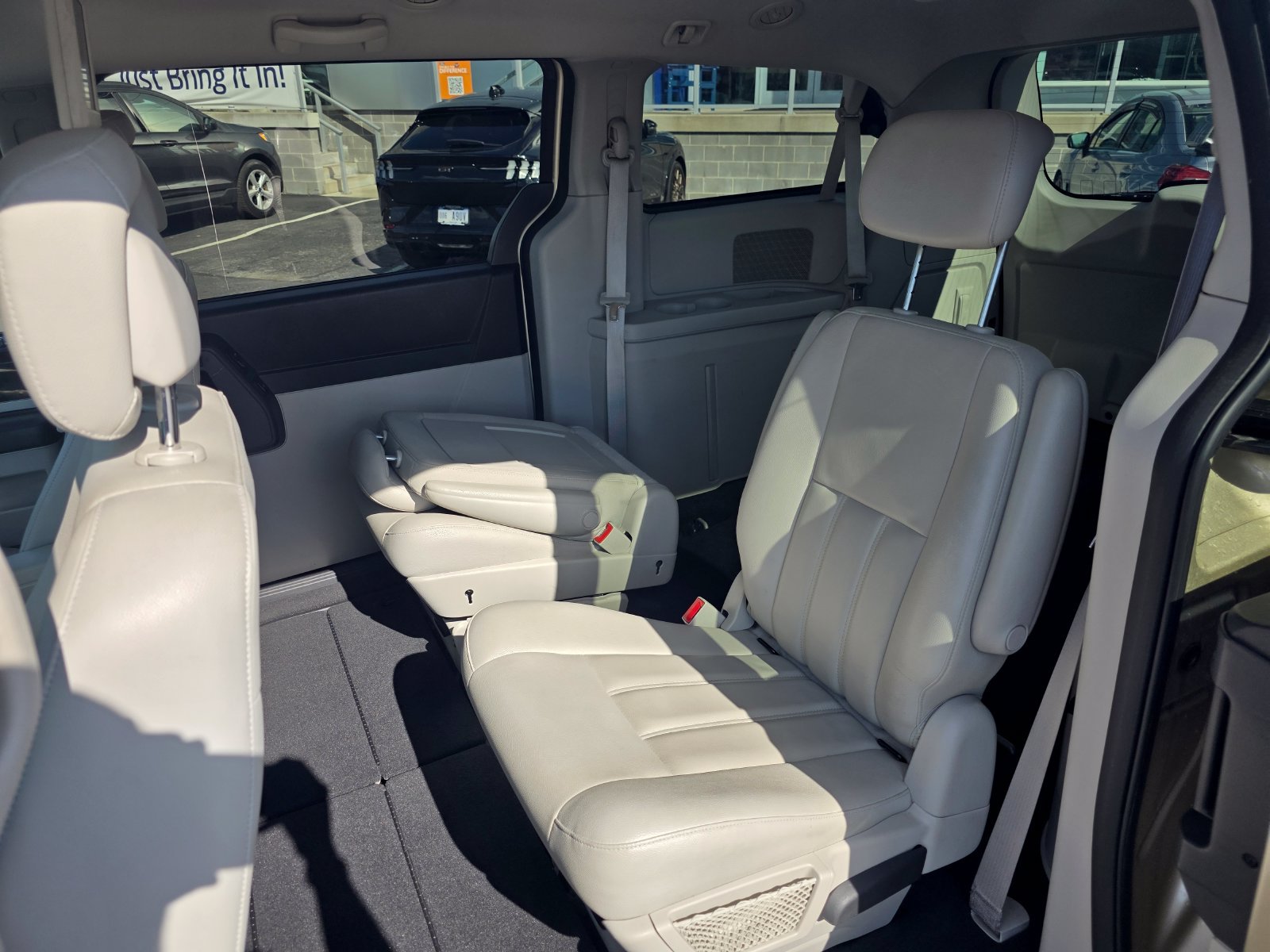 Used 2010 Dodge Grand Caravan SXT FWD image 15