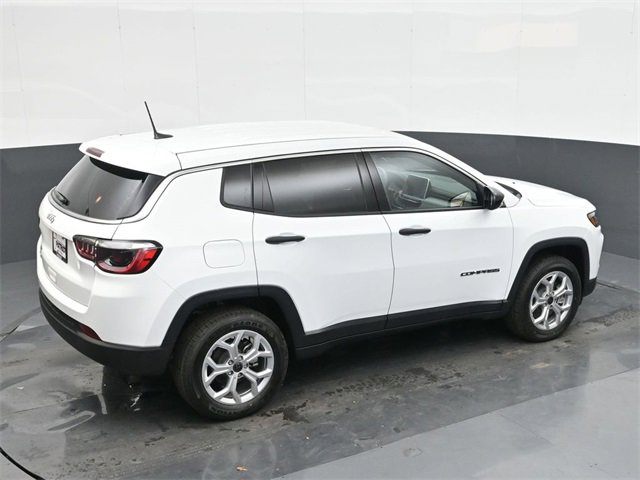 Used 2025 Jeep Compass Sport image 27