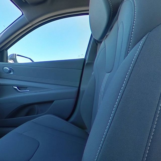 Used 2025 Hyundai Elantra SEL image 27
