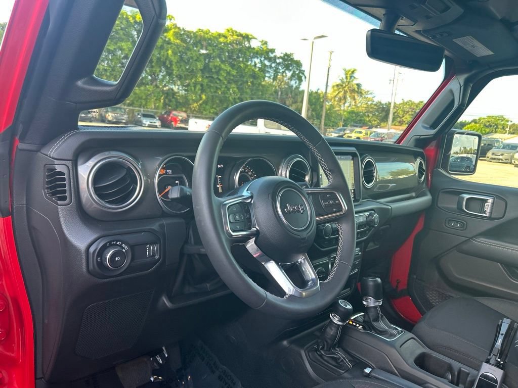 Used 2023 Jeep Wrangler Unlimited Sahara AWD/4WD image 11