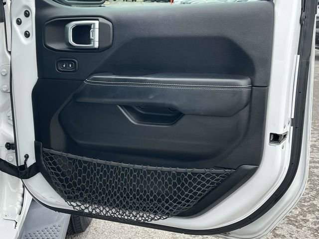 Used 2018 Jeep Wrangler Unlimited Sahara image 25