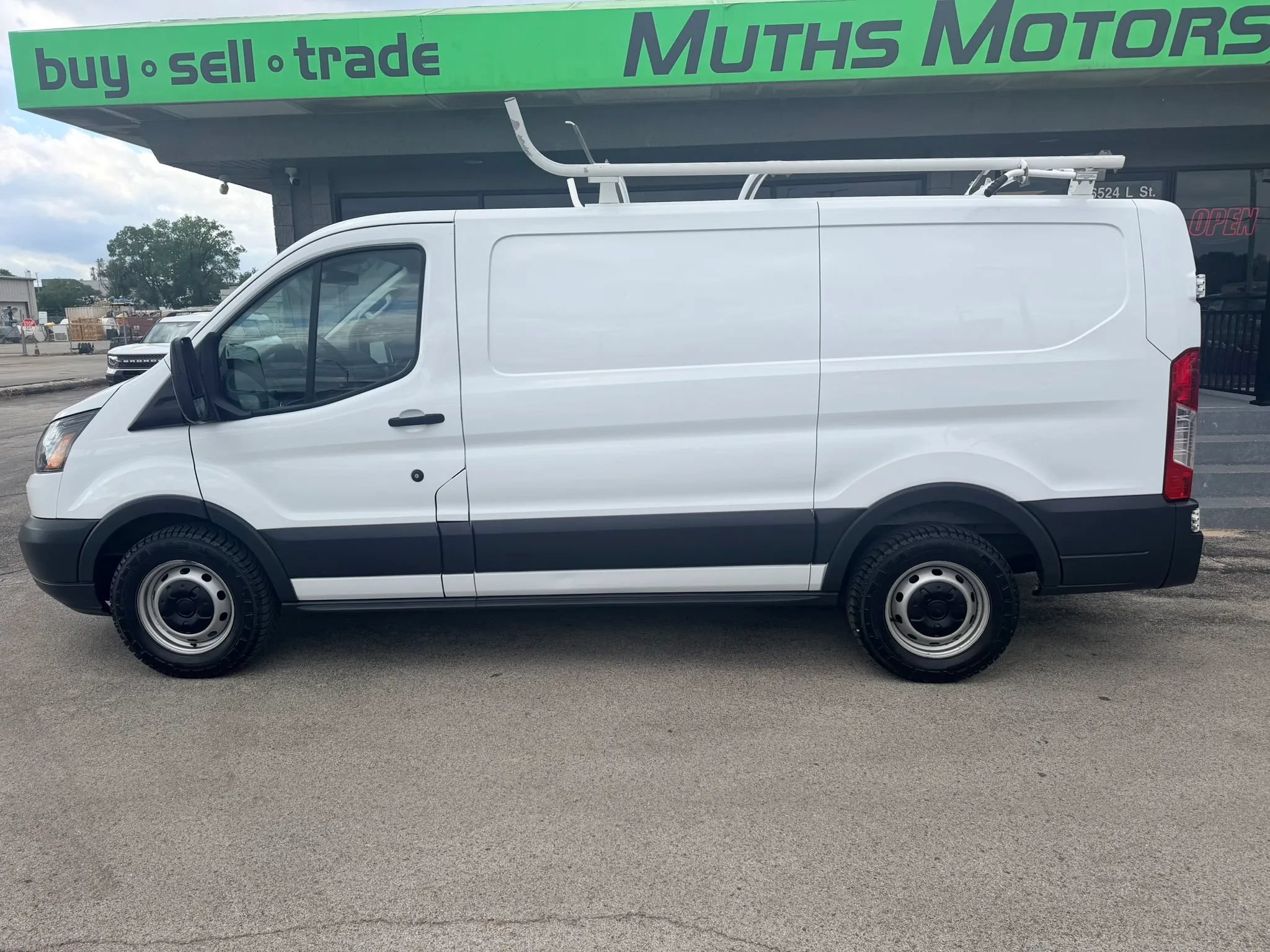 Used 2018 Ford Transit 150 130 Low Roof RWD image 5