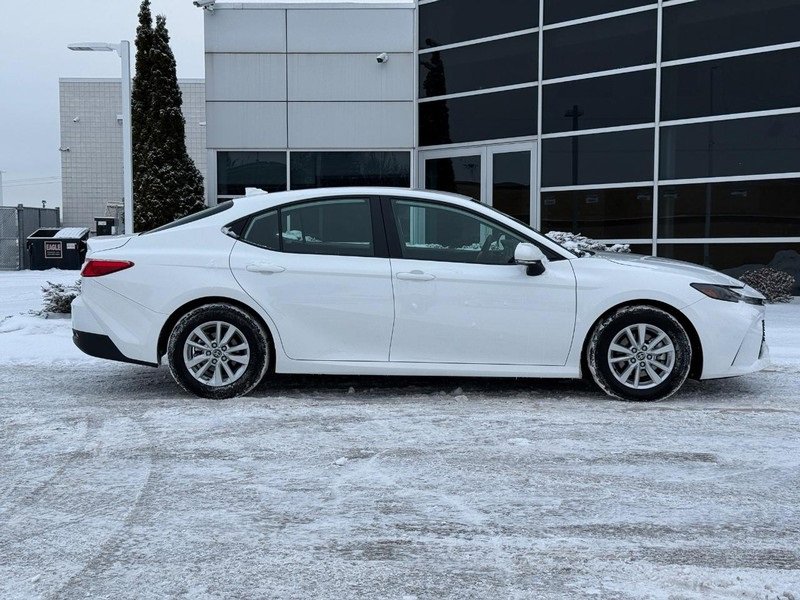 Used 2025 Toyota Camry LE video 2