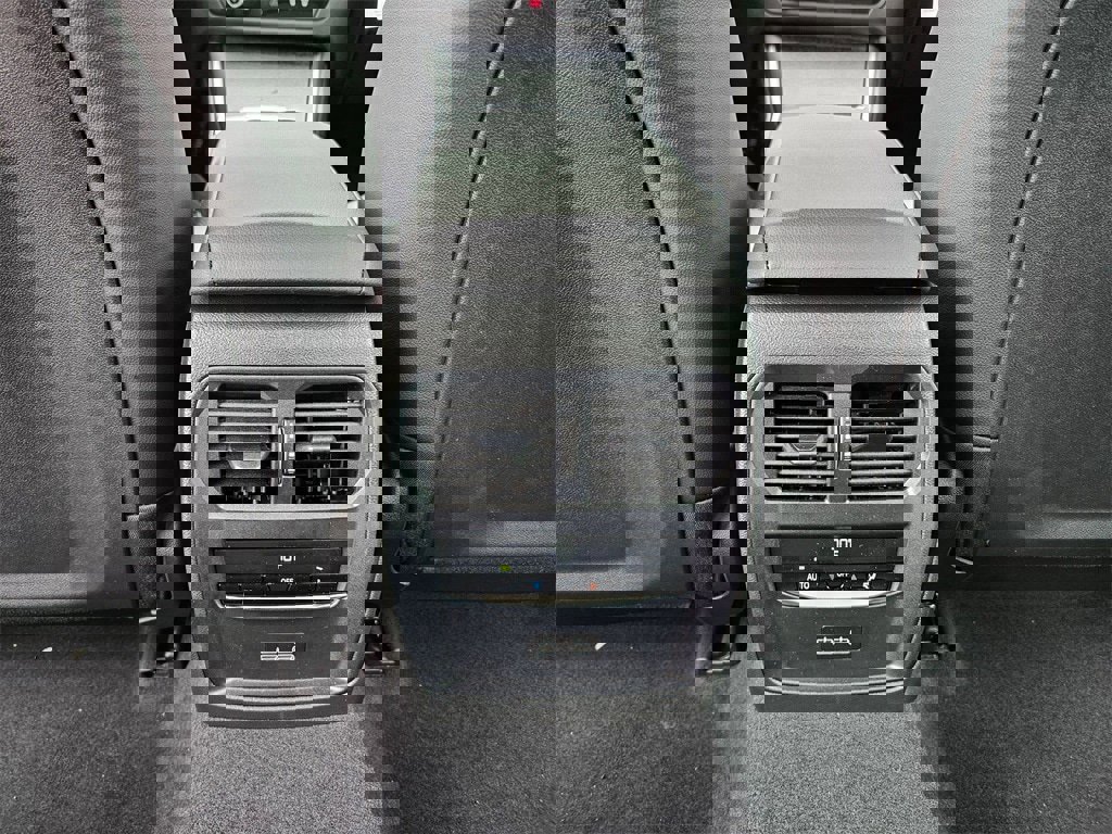 New 2025 BMW 330i xDrive Sedan w/ Premium Package image 23