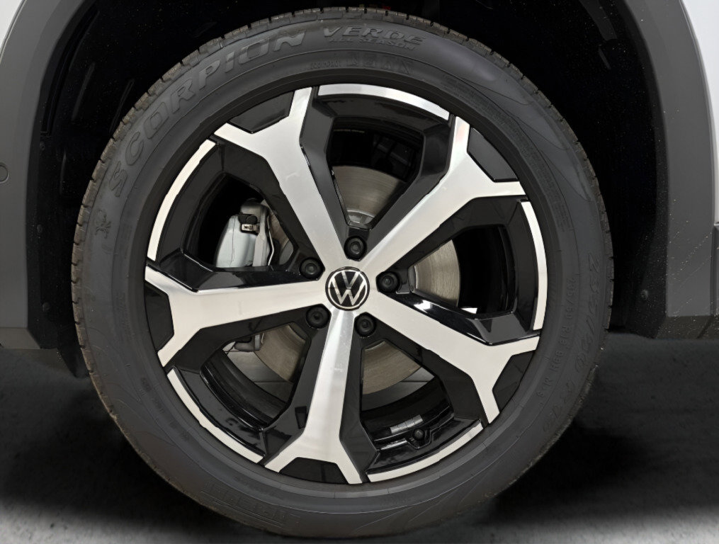 New 2025 Volkswagen Tiguan SE image 21