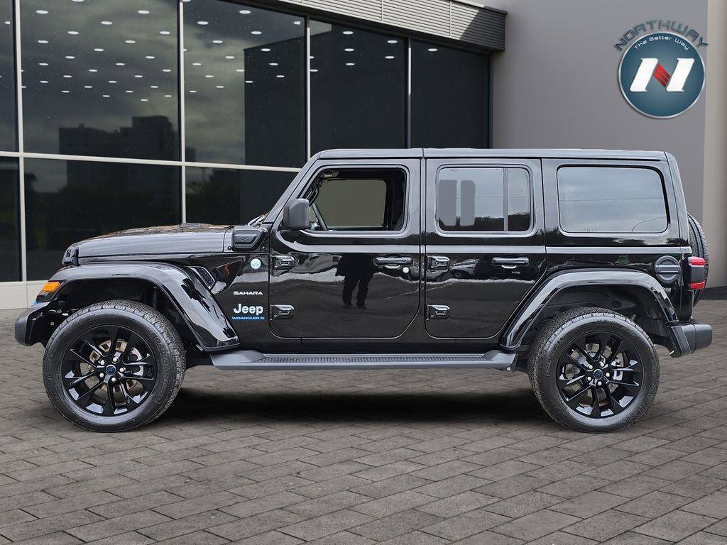 Used 2024 Jeep Wrangler Sahara image 12