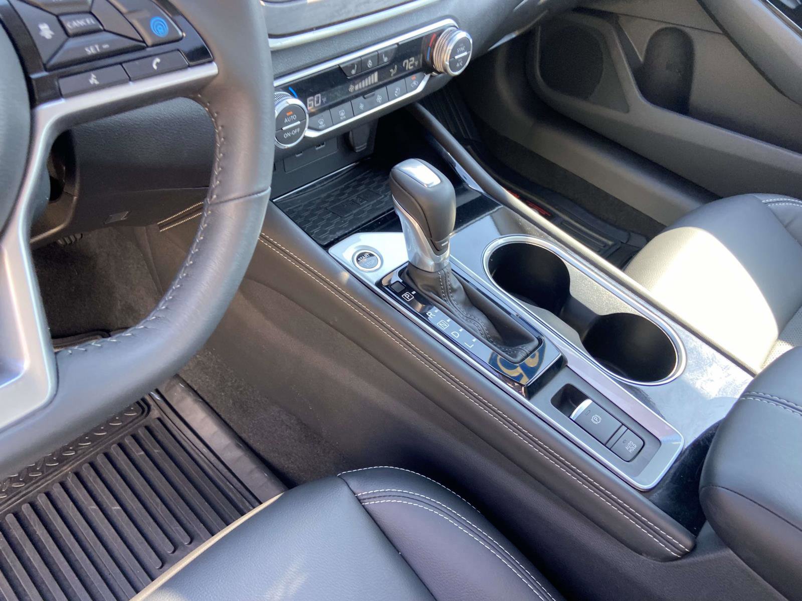 Used 2025 Nissan Altima 2.5 SL FWD image 14