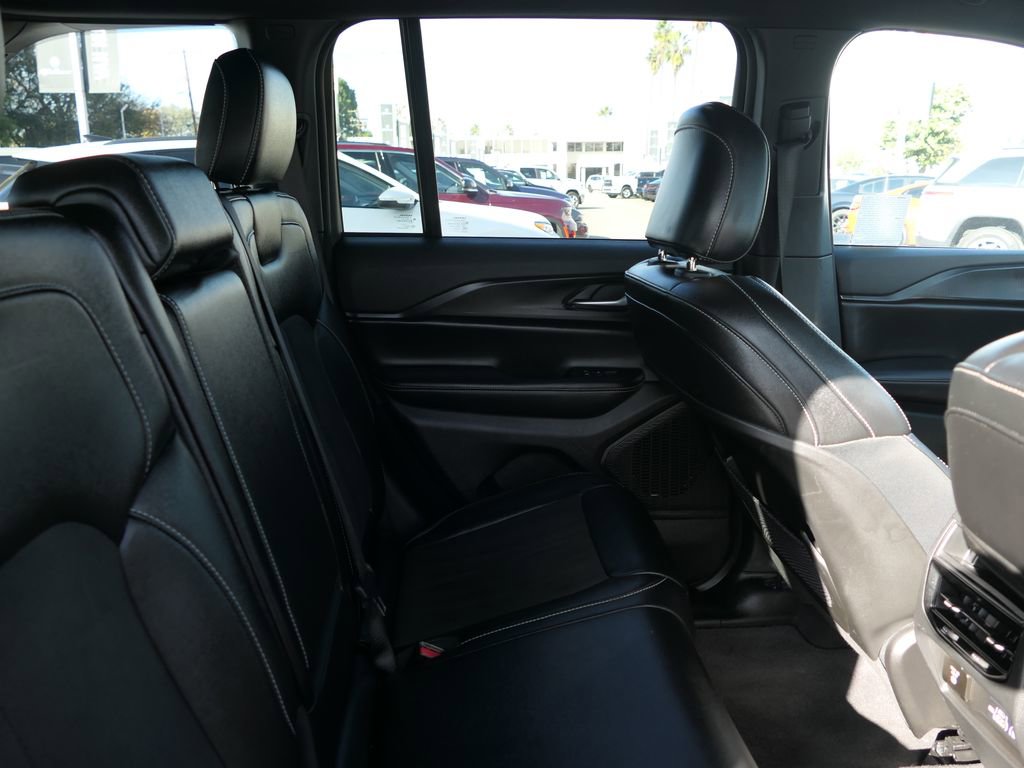 Used 2023 Jeep Grand Cherokee Altitude image 21