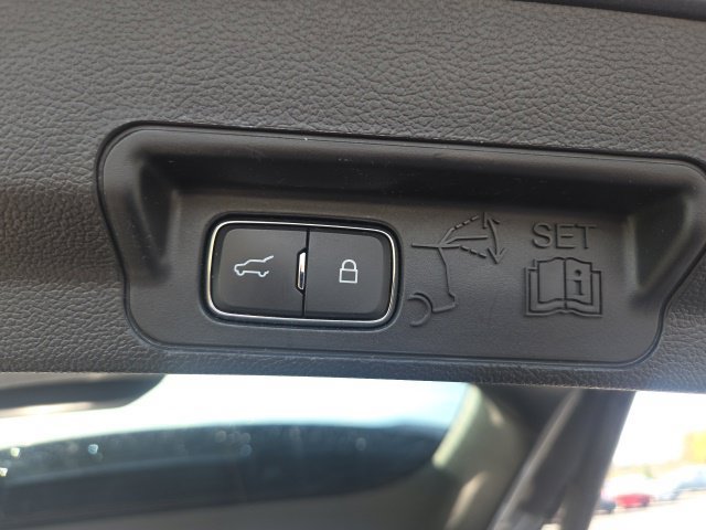 Used 2020 Ford Explorer XLT AWD/4WD image 12