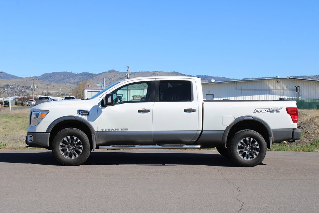 Used 2018 Nissan Titan PRO-4X image 2