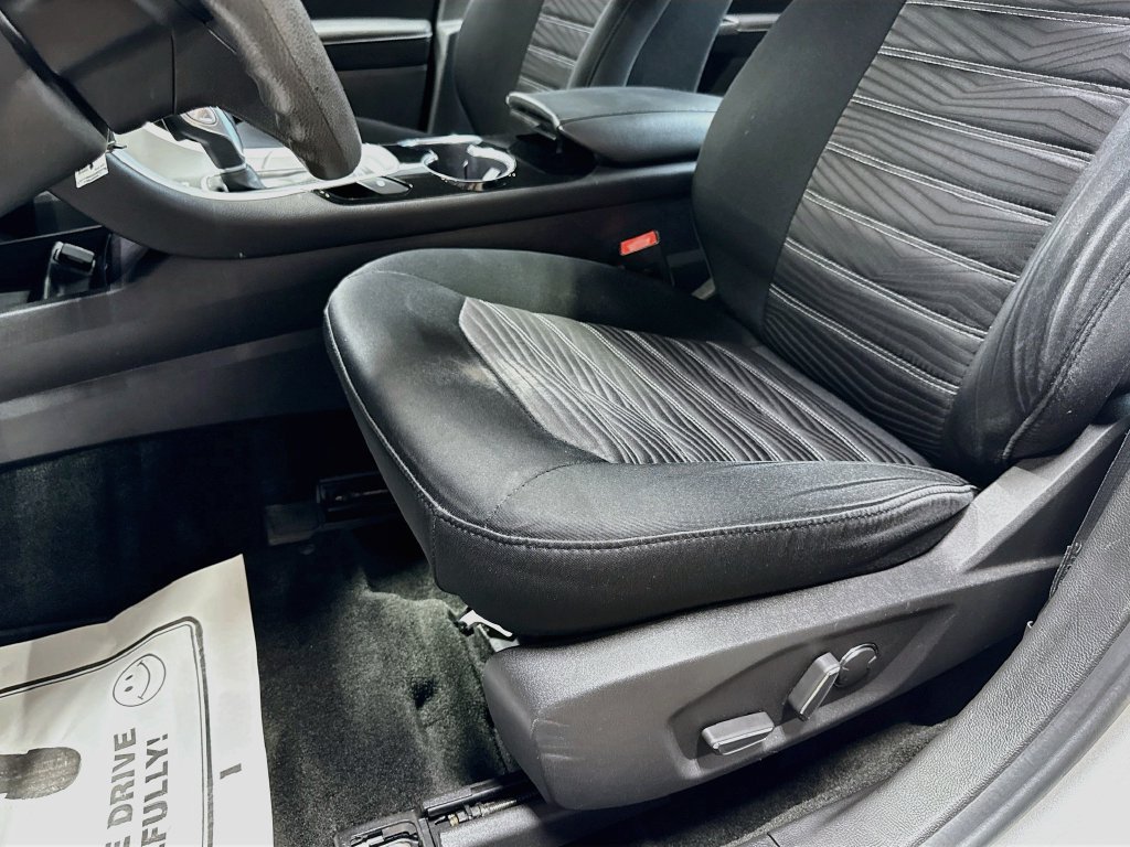 Used 2016 Ford Fusion SE FWD image 17