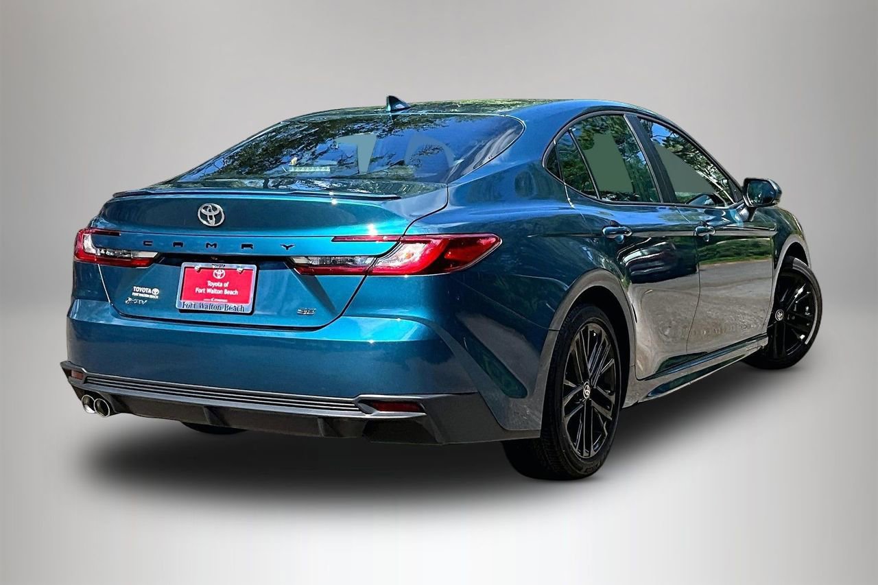 Used 2025 Toyota Camry SE w/ Convenience Package FWD image 5