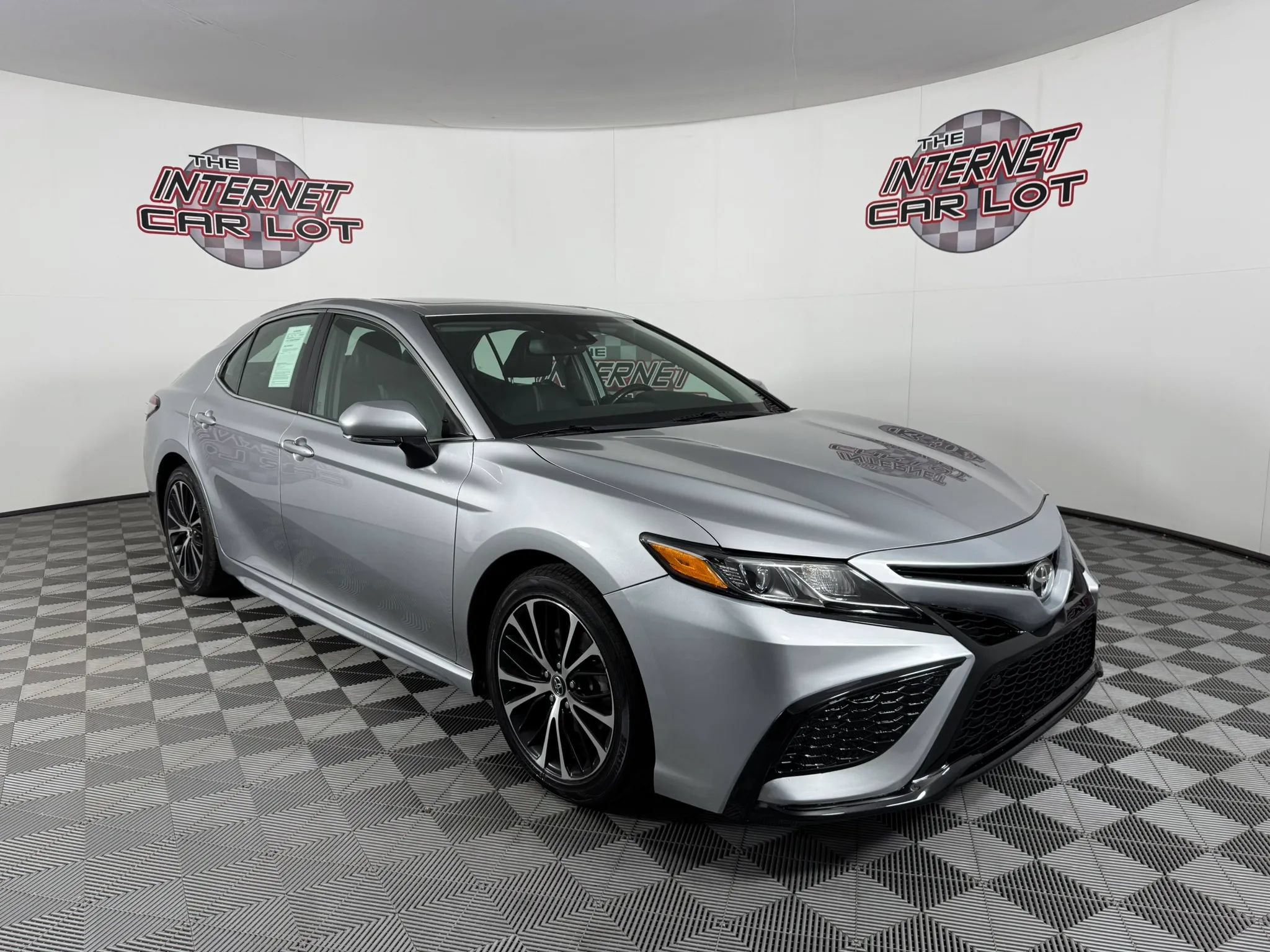 Used 2019 Toyota Camry SE w/ Convenience Package FWD image 9