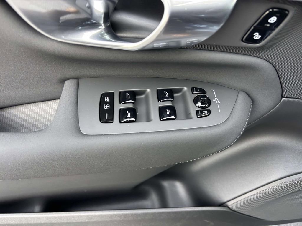 New 2026 Volvo XC90 B6 Plus image 14