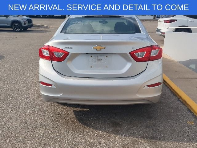 Used 2017 Chevrolet Cruze LT w/ Convenience Package FWD image 5