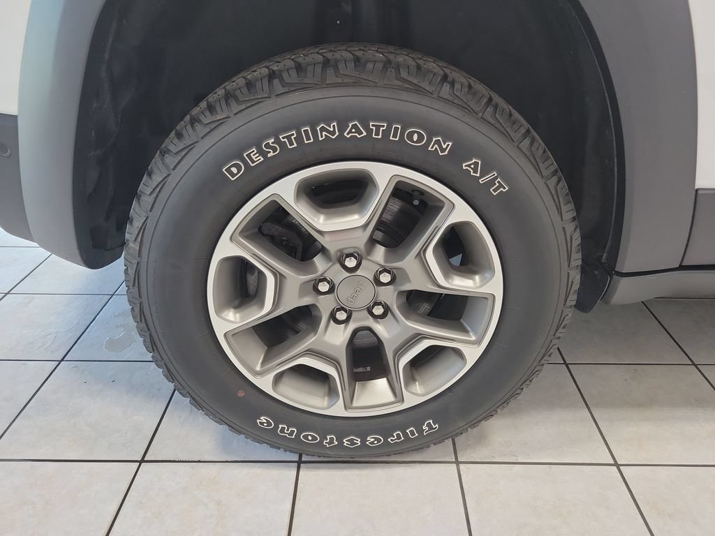Used 2023 Jeep Cherokee Trailhawk AWD/4WD image 50