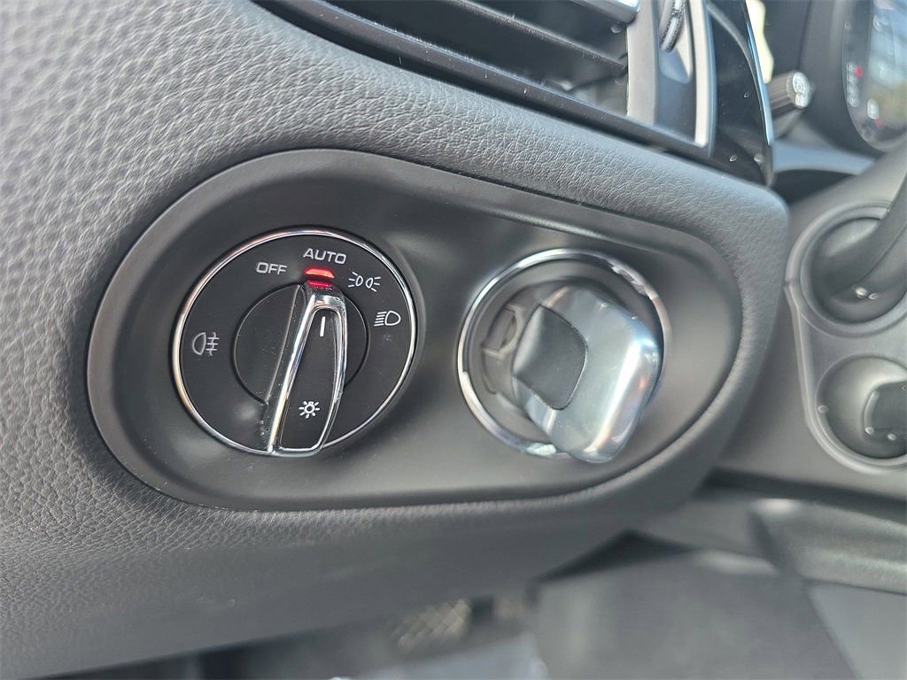 Certified 2025 Porsche Macan image 36