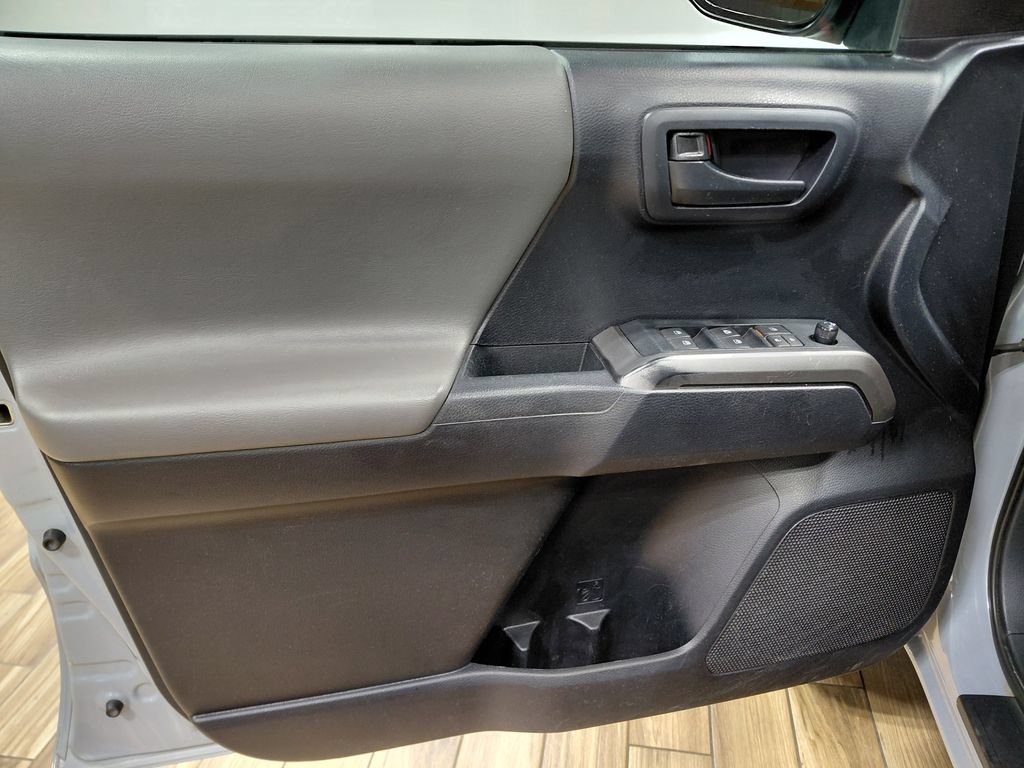 Used 2019 Toyota Tacoma SR5 AWD/4WD image 40