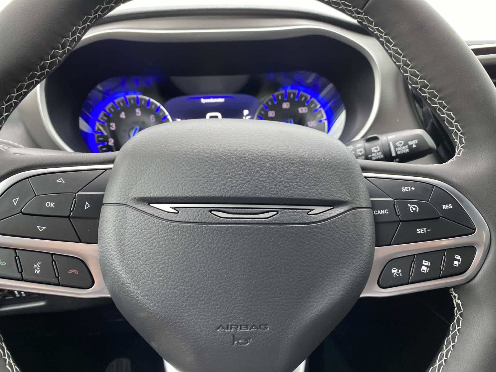 New 2027 Chrysler Pacifica Select AWD/4WD image 12