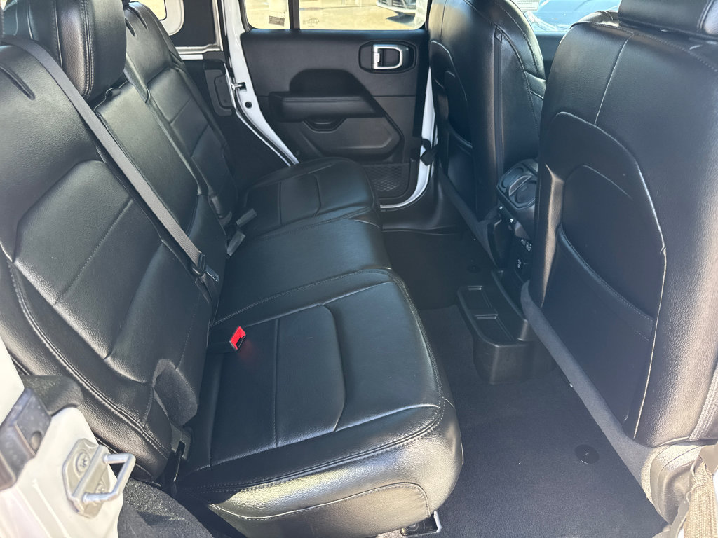 Used 2022 Jeep Wrangler Unlimited Sahara AWD/4WD image 17