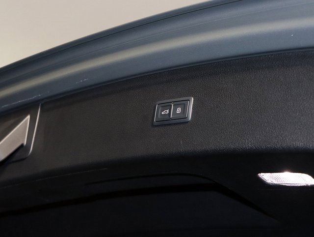 Used 2025 Audi Q5 e Premium Plus w/ Premium Plus Package image 32