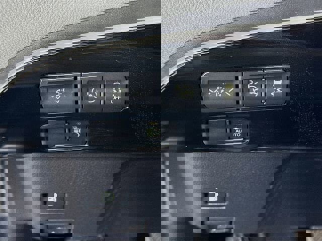 Certified 2019 Toyota Prius XLE w/ Carpet Mat Package image 10