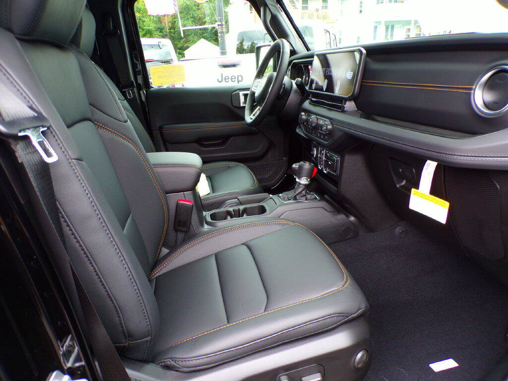 New 2027 Jeep Wrangler Unlimited Sahara AWD/4WD image 6