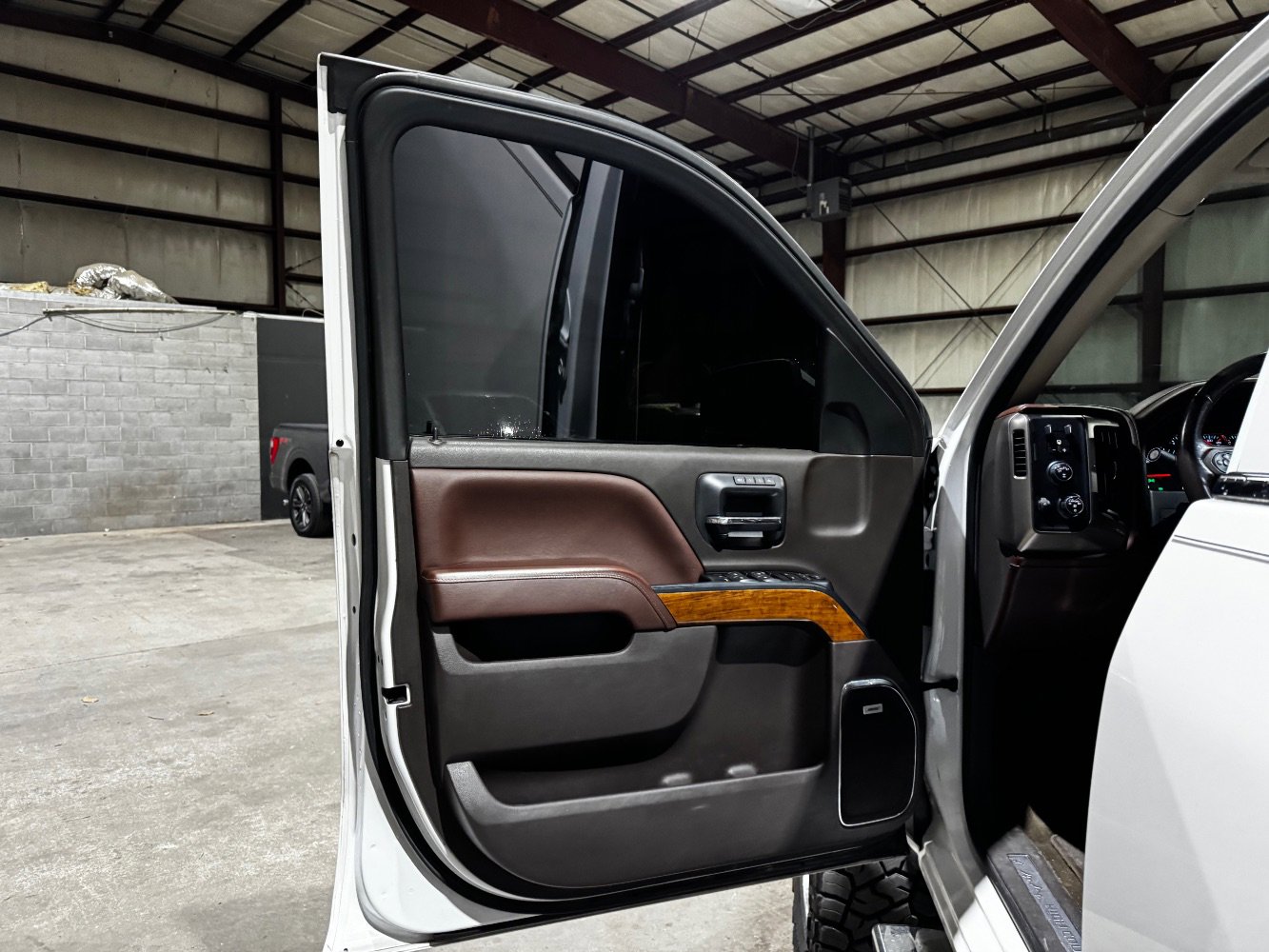 Used 2018 Chevrolet Silverado 1500 High Country image 10