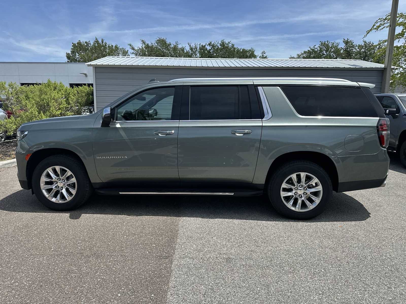 Certified 2023 Chevrolet Suburban Premier RWD image 3