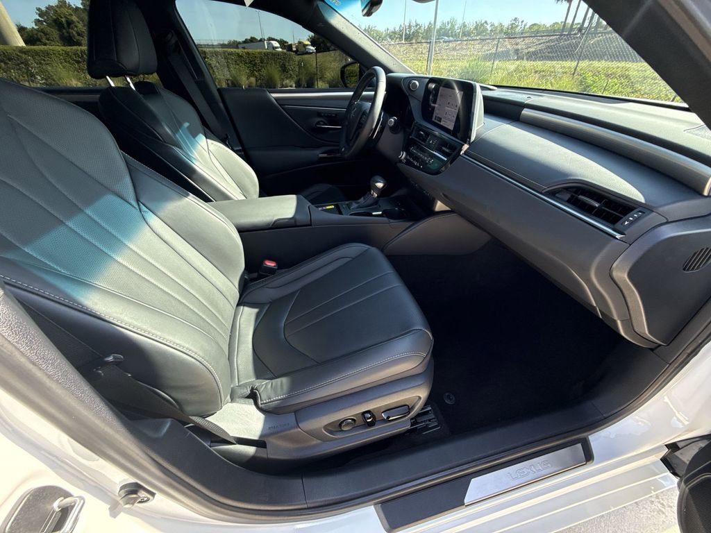 Used 2024 Lexus ES 350 F Sport w/ Accessory Package (Z2) FWD image 15