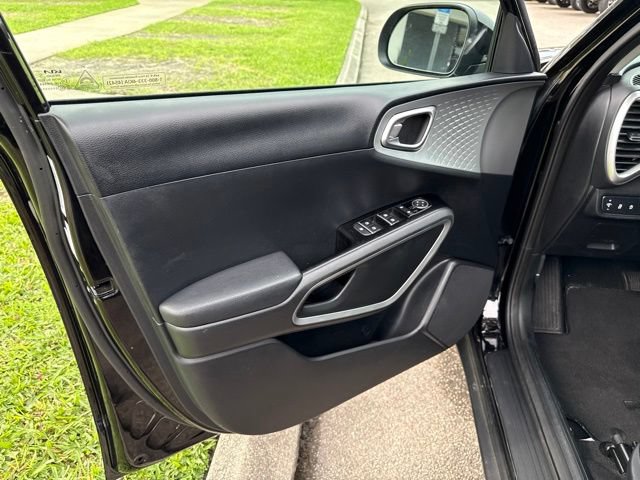 Used 2025 Kia Soul FWD image 24