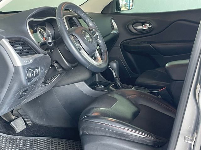 Used 2016 Jeep Cherokee Trailhawk w/ Comfort/Convenience Group image 15