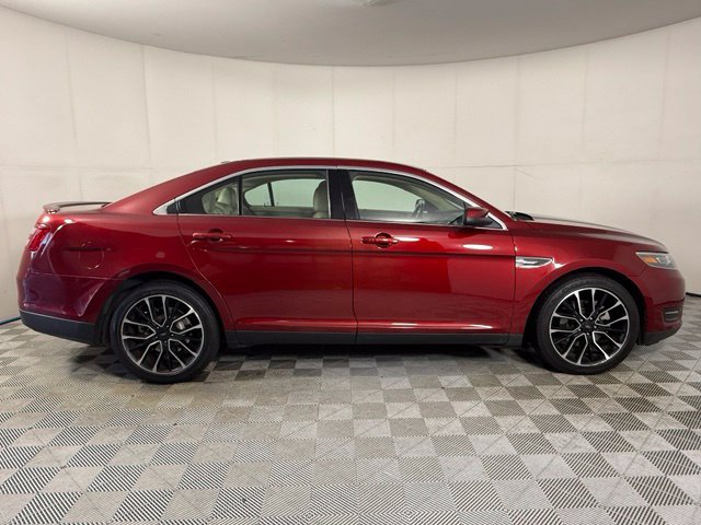 Used 2018 Ford Taurus SEL w/ Equipment Group 201A FWD image 9