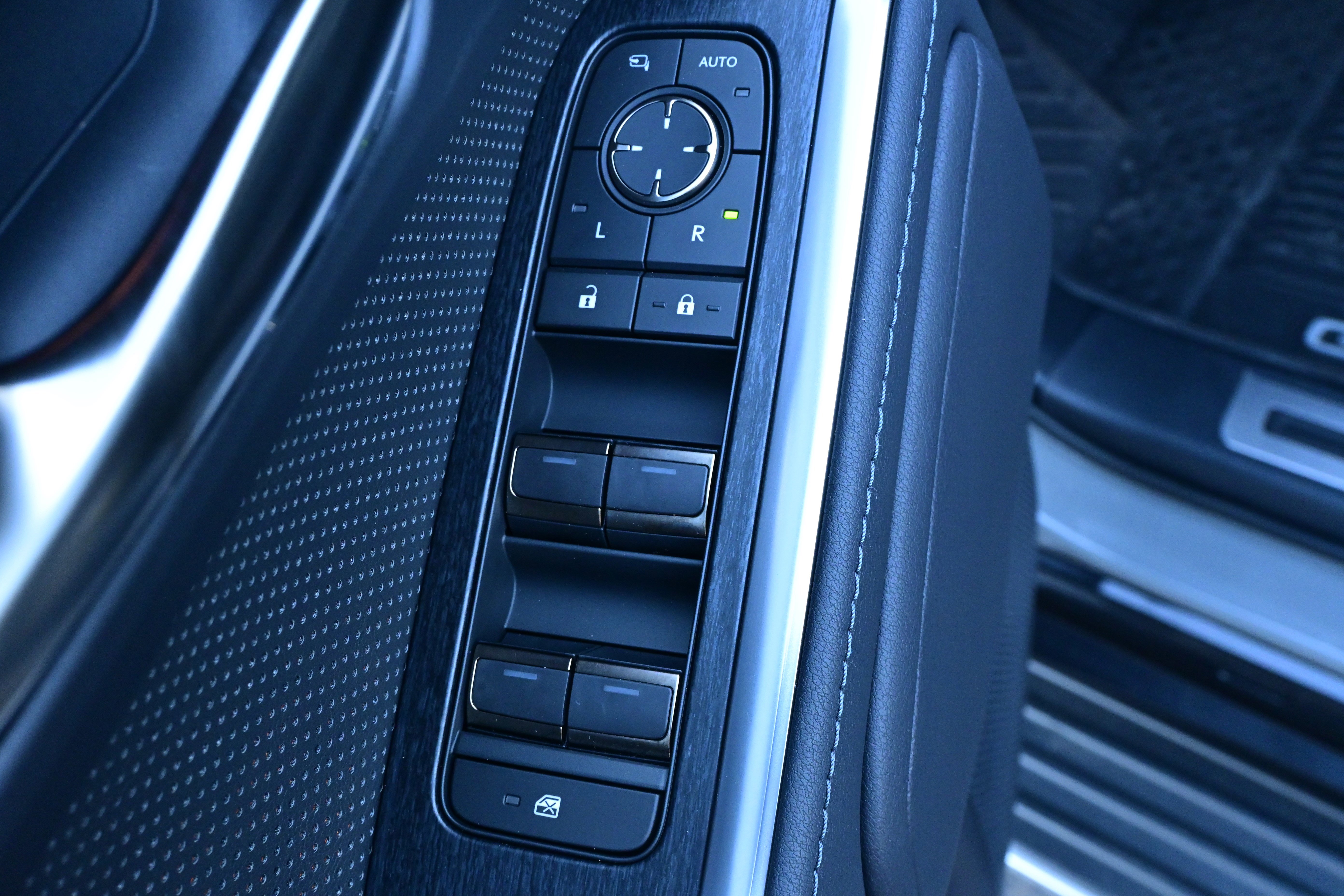 Used 2025 Lexus GX 550 GX 550 Premium+ w/ Accessory Package (2T) image 15