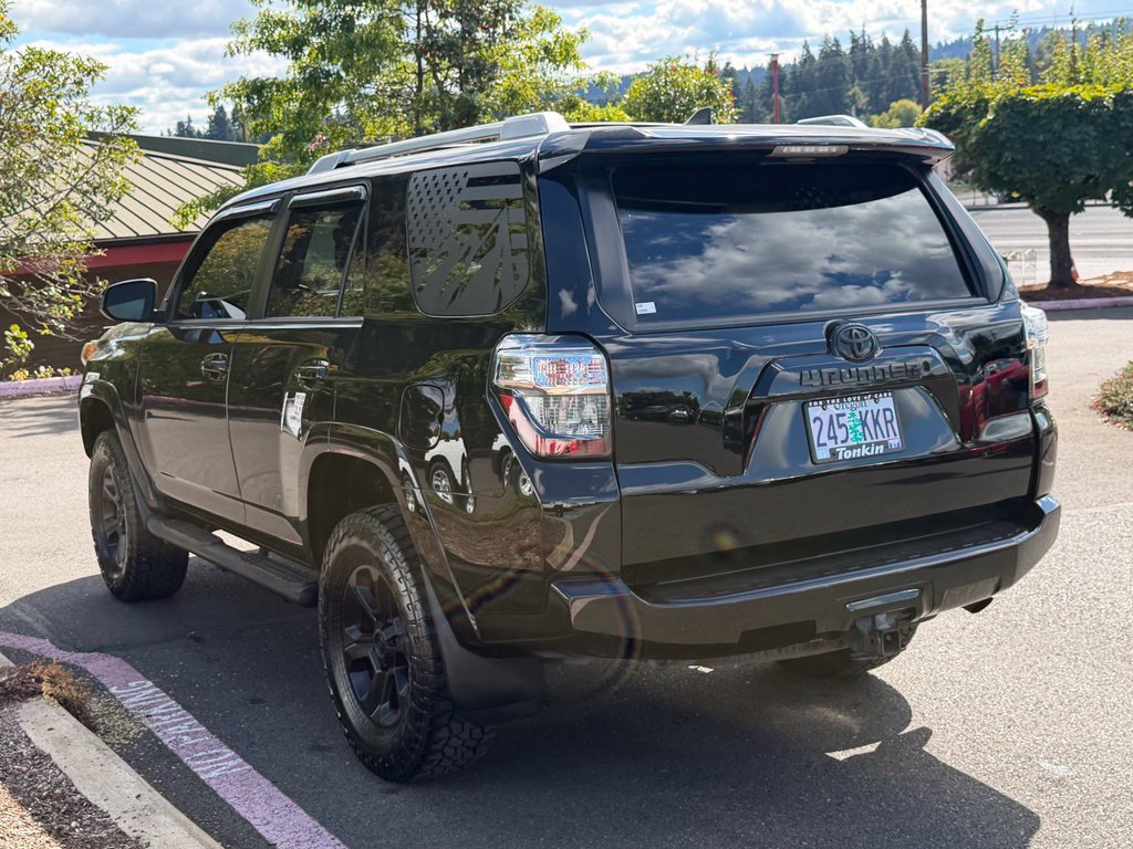 Used 2018 Toyota 4Runner SR5 AWD/4WD image 5