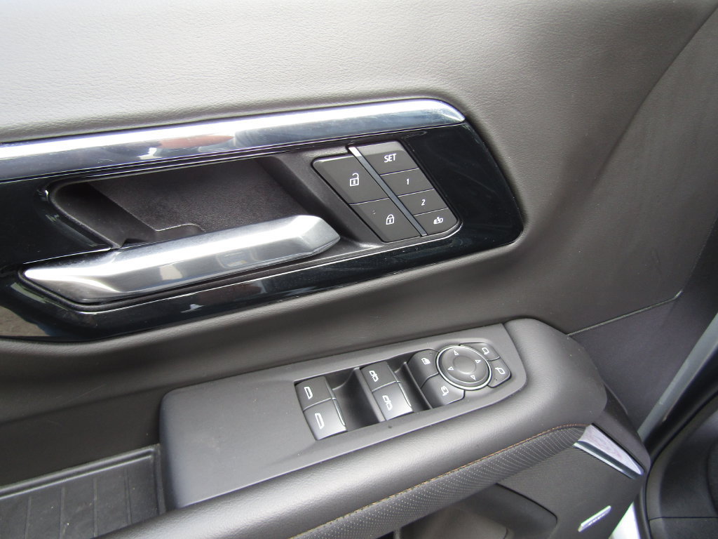 Used 2025 Chevrolet Suburban High Country AWD/4WD image 34
