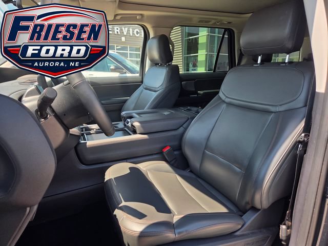 Used 2025 Ford Expedition Active AWD/4WD image 13