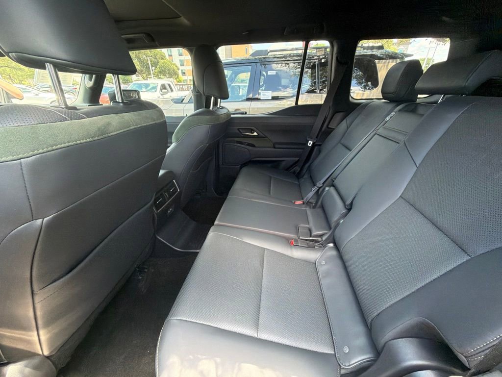 Certified 2025 Lexus GX 550 AWD/4WD image 5