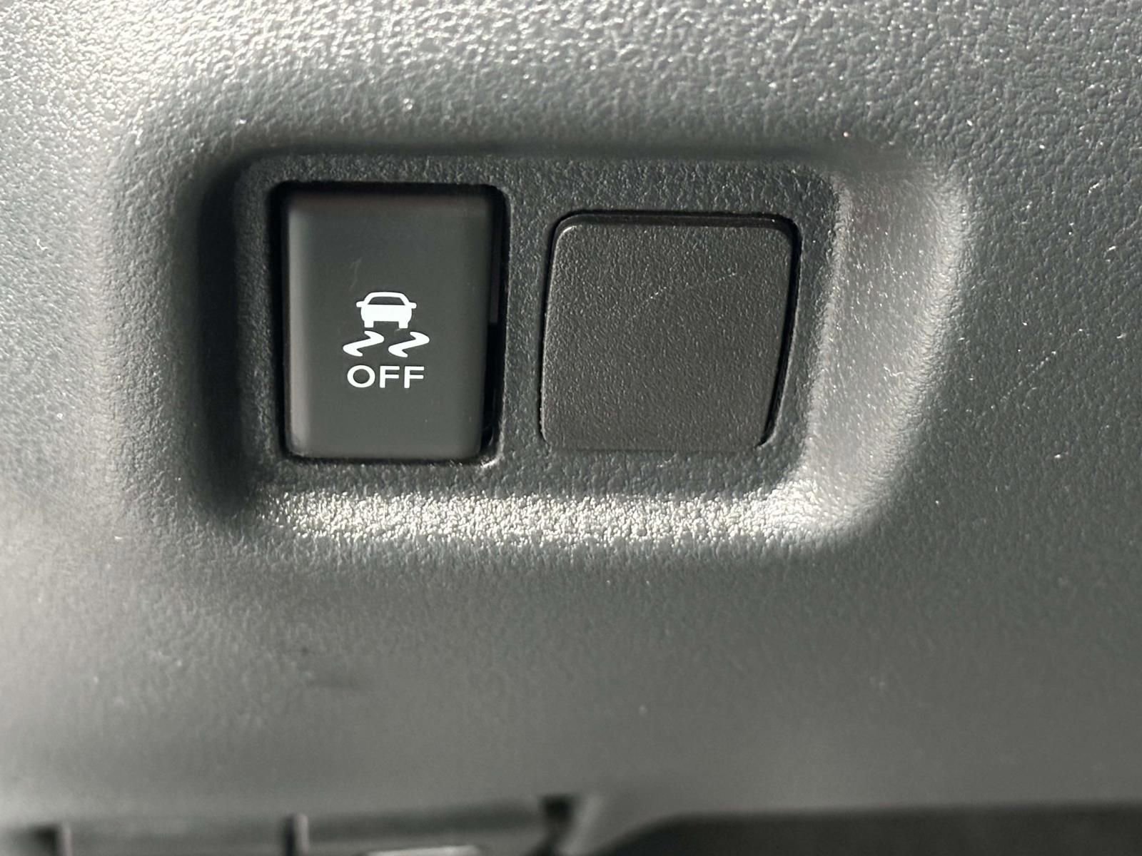 Used 2016 Nissan Versa SV FWD image 17