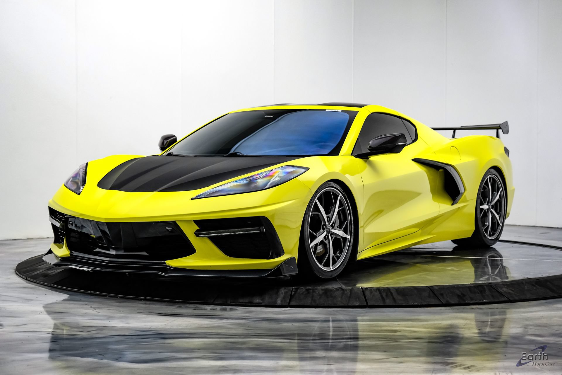 Used 2021 Chevrolet Corvette Stingray Premium Cpe w/ Z51 Performance Package RWD image 5
