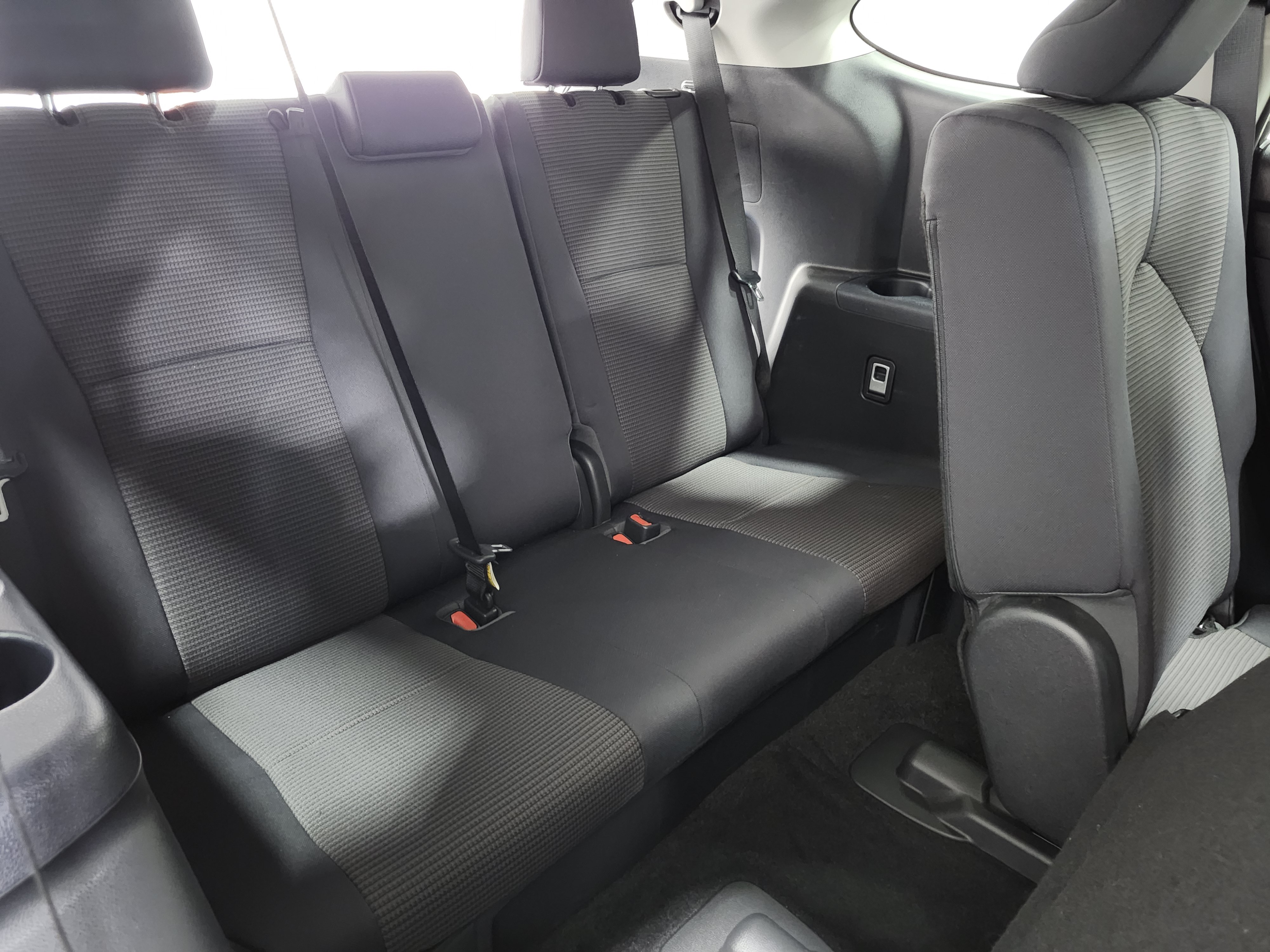 Used 2023 Toyota Highlander LE AWD/4WD image 19