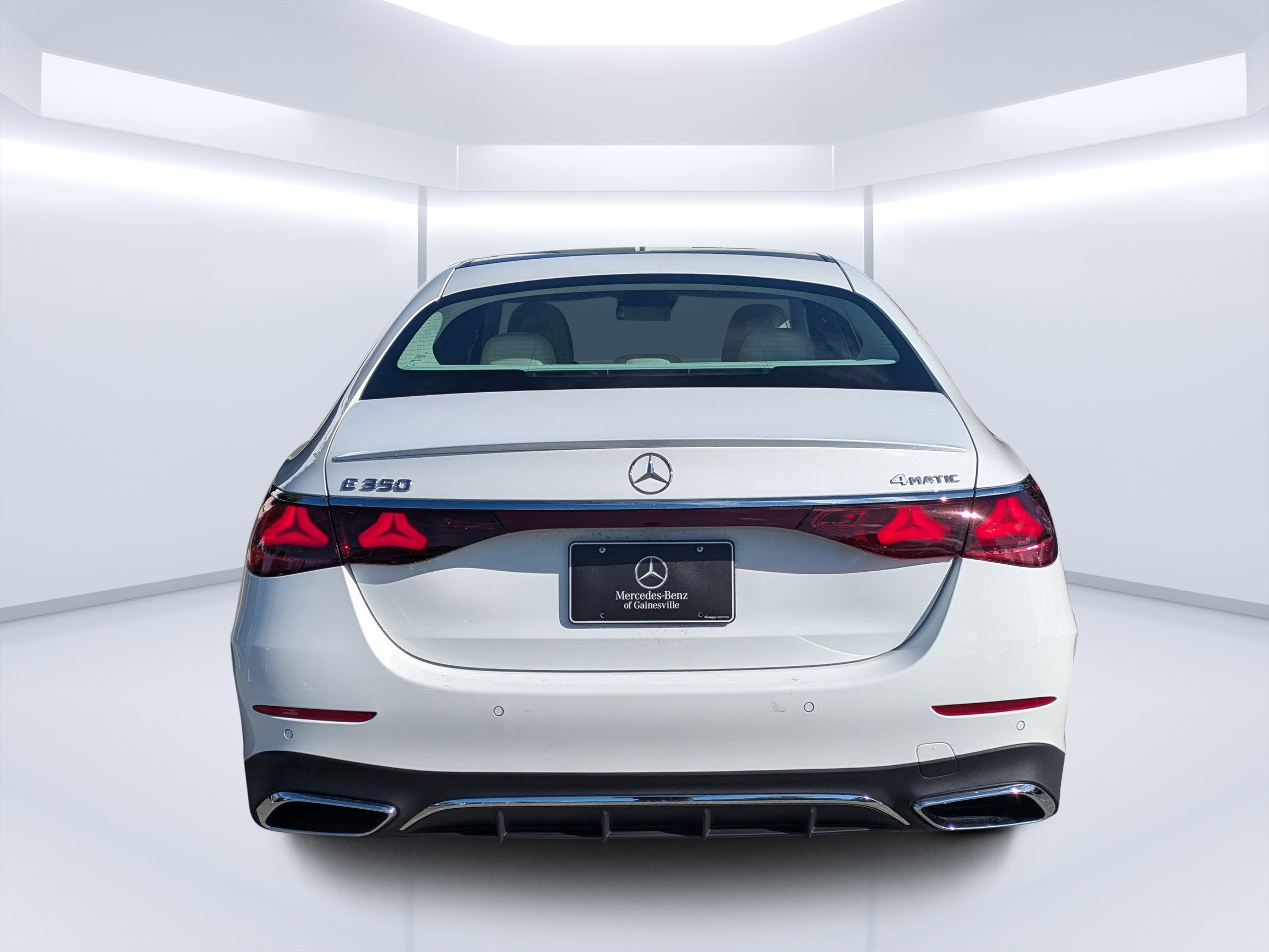 Used 2025 Mercedes-Benz E 350 4MATIC Sedan image 7