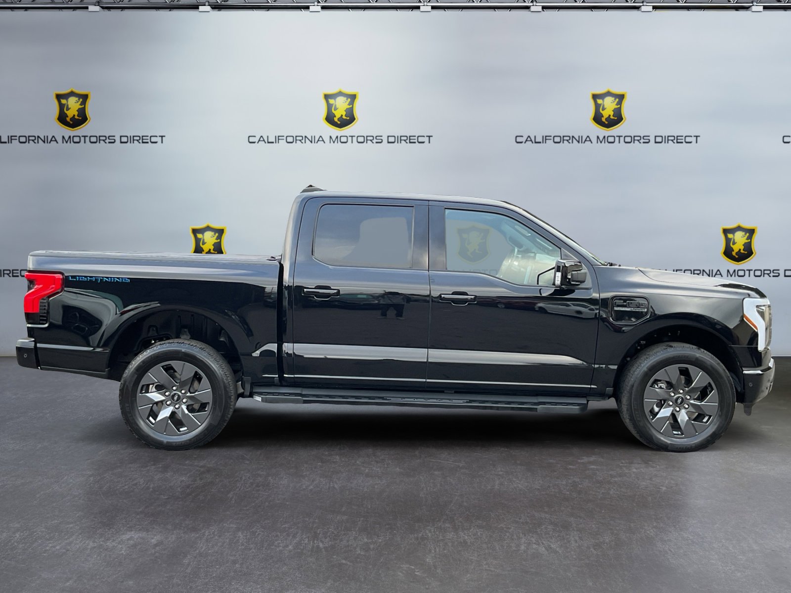 Used 2022 Ford F150 Lightning Lariat image 4