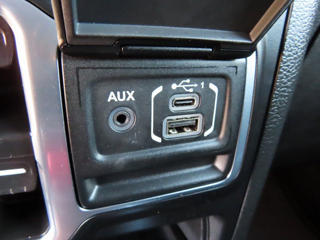 Used 2023 Jeep Wrangler Sahara image 9