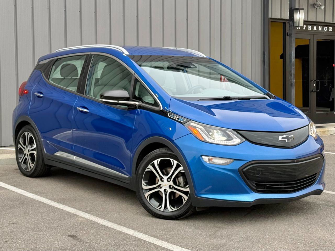Used 2019 Chevrolet Bolt Premier w/ Infotainment Package FWD image 3