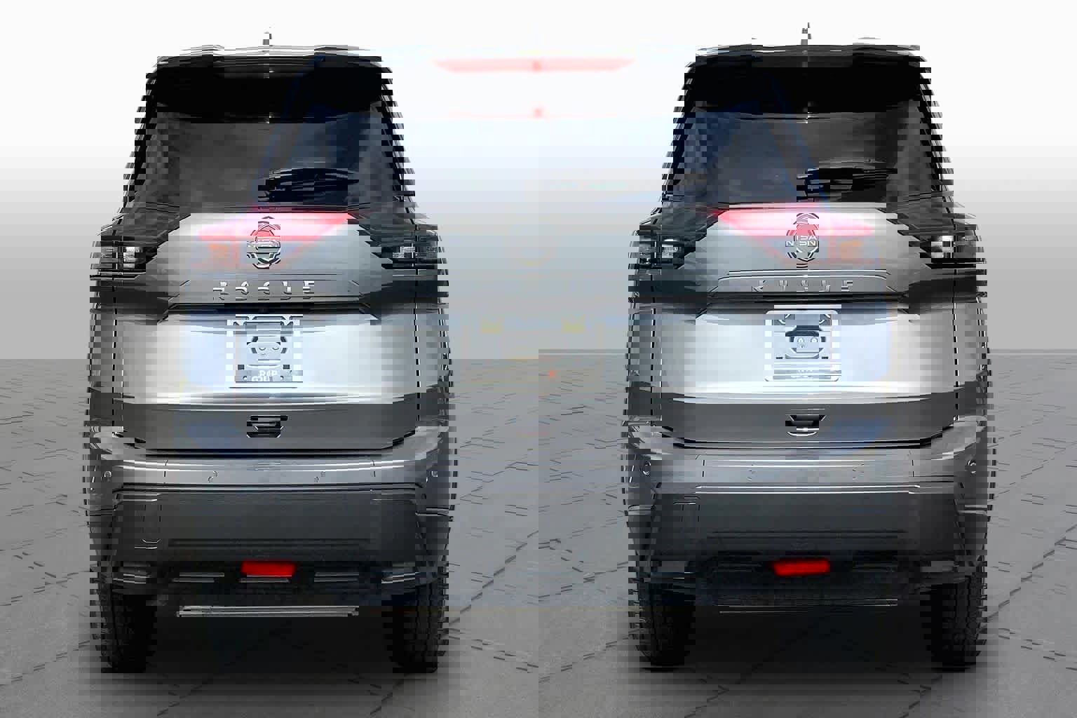 Used 2025 Nissan Rogue SV w/ SV Premium Package FWD image 5